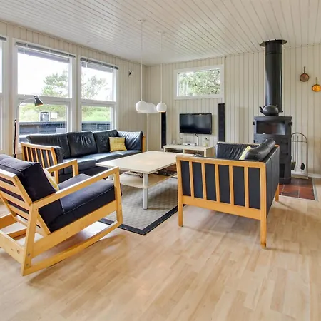 Nanouk - 500m From The Sea By Interhome *